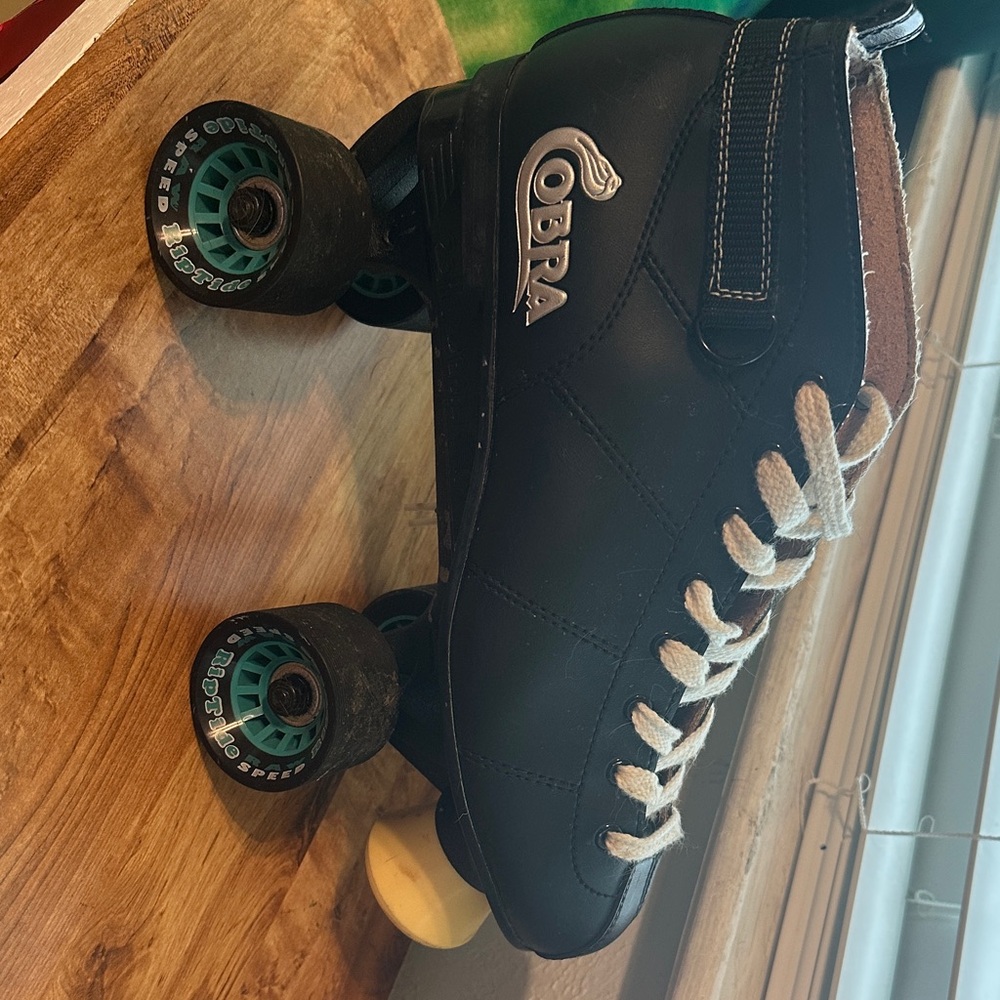 Size 9 Black Roller Skates for Men